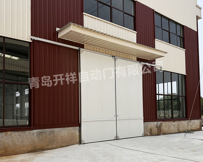 帶不銹鋼護角鋁合金外框廠房推拉門在貴州安裝完畢